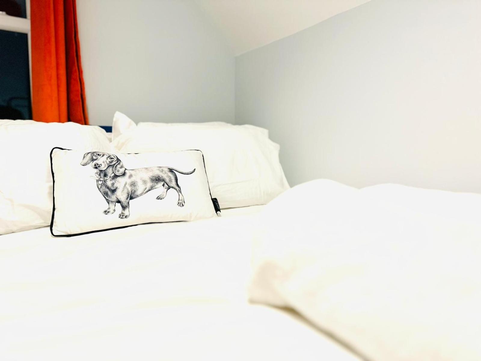 Appartement Luxury Apartments, Near Ferry